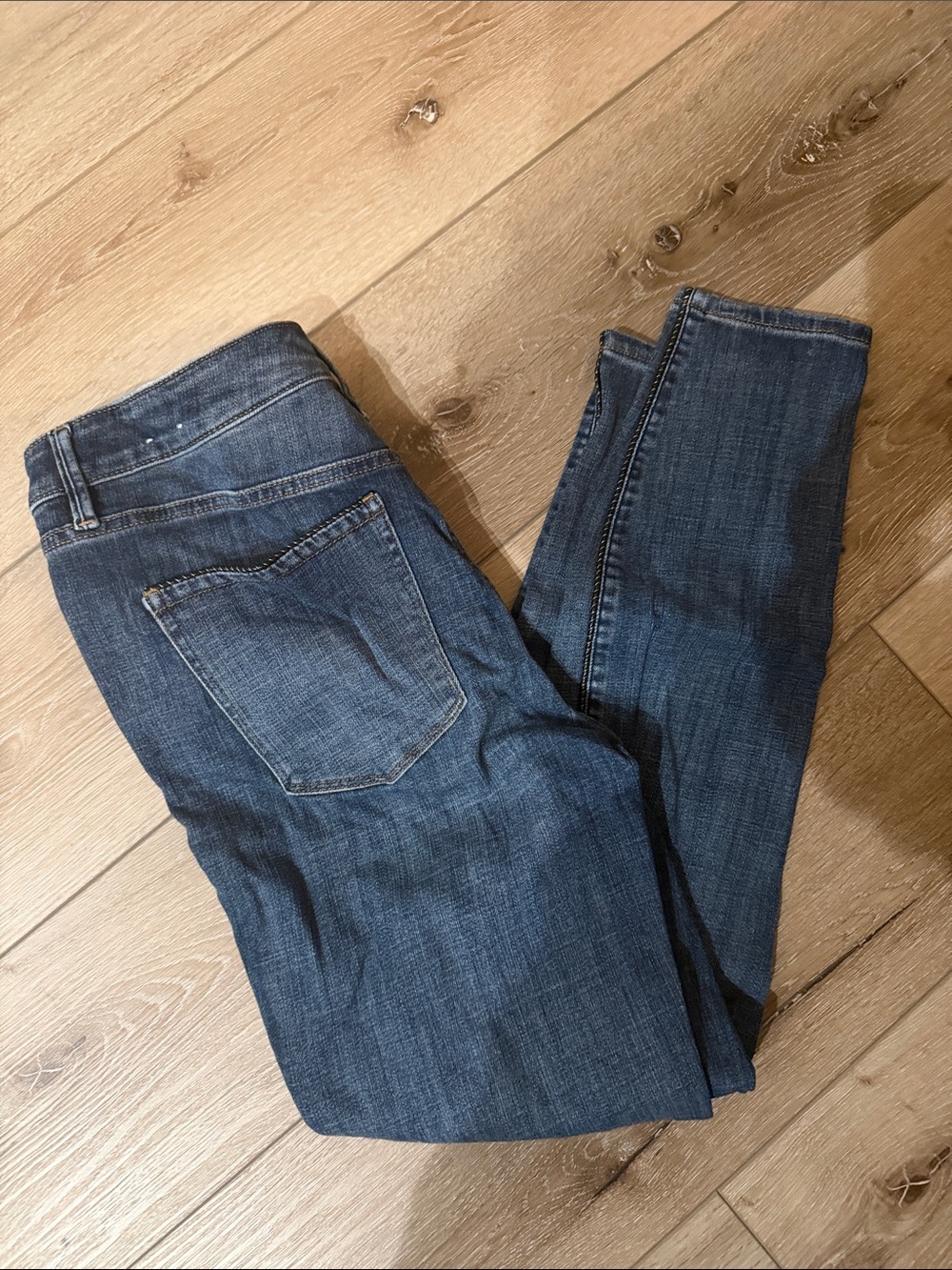 Classic Dark Blue Women's Skinny Jeans with Black and Gold Piping